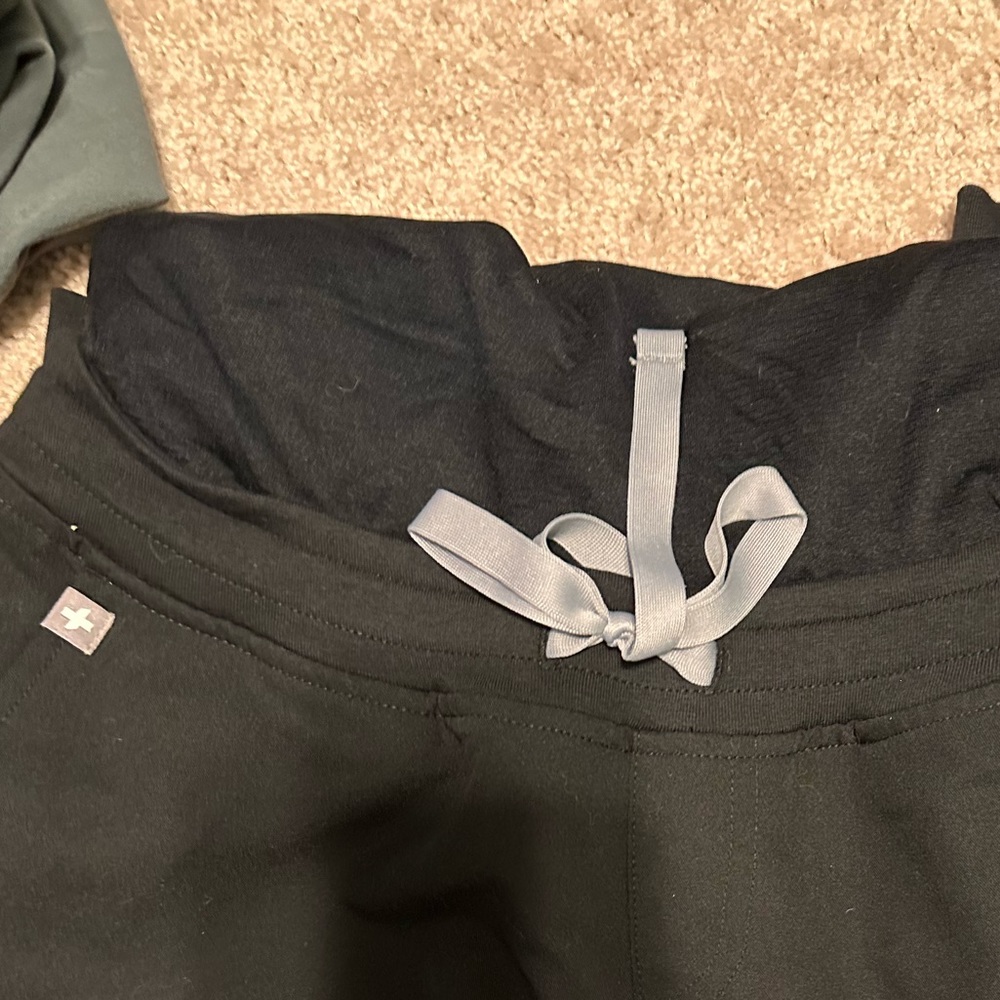 Sm Zamora Maternity Figs-Black NWT